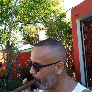 Meet your Posher, Efrain